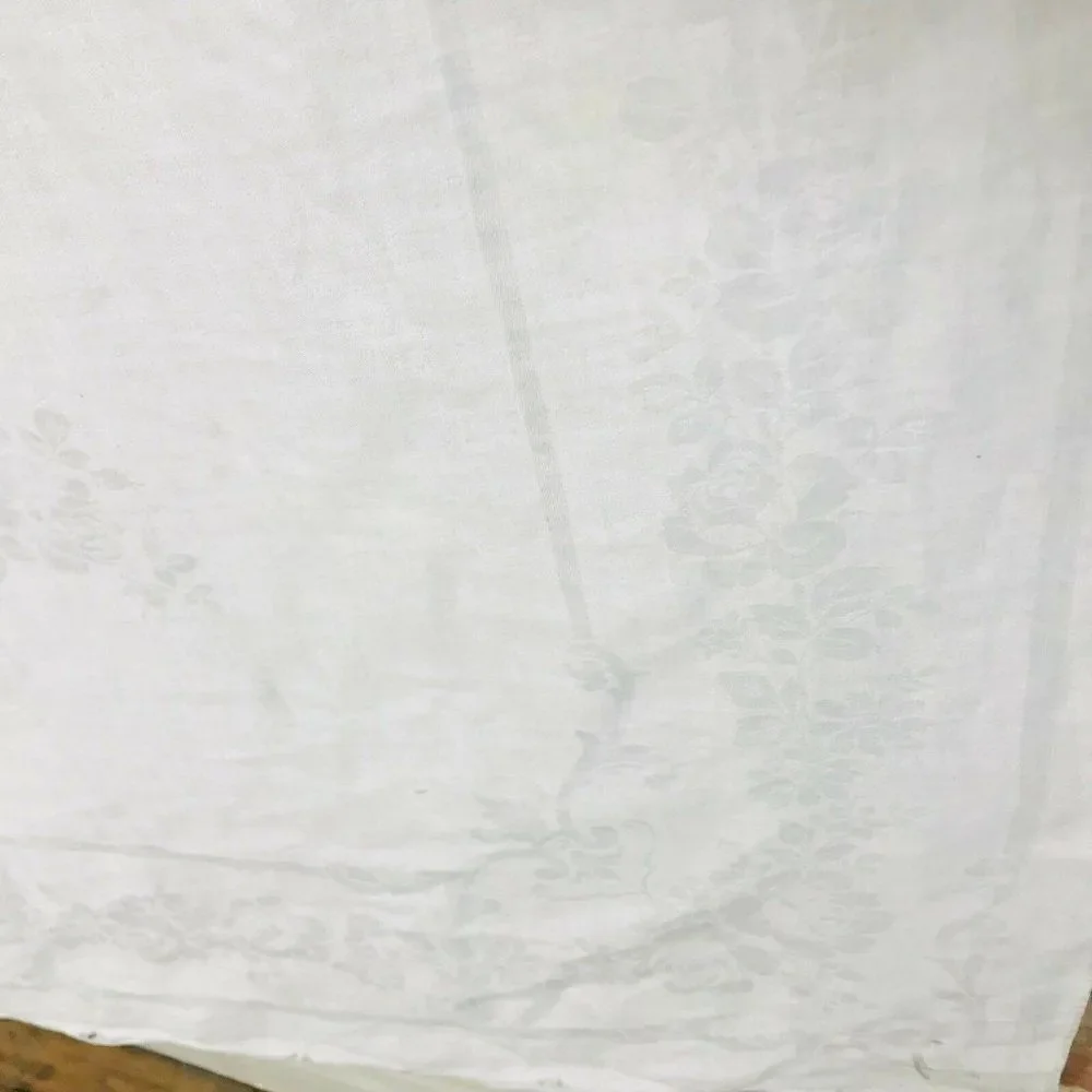 Tablecloth Floral Roses 50% Cotton/Linen 36” x 66”